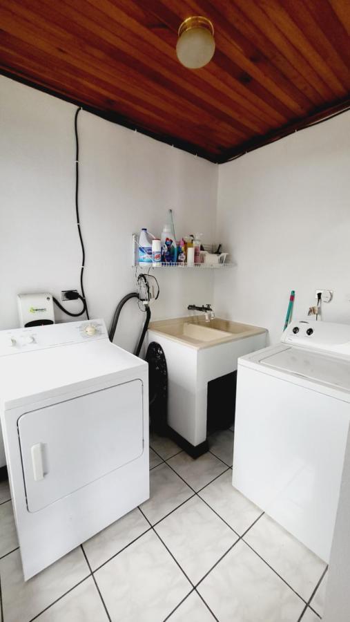 Don Carlos Place Upper Unit Alajuela ภายนอก รูปภาพ
